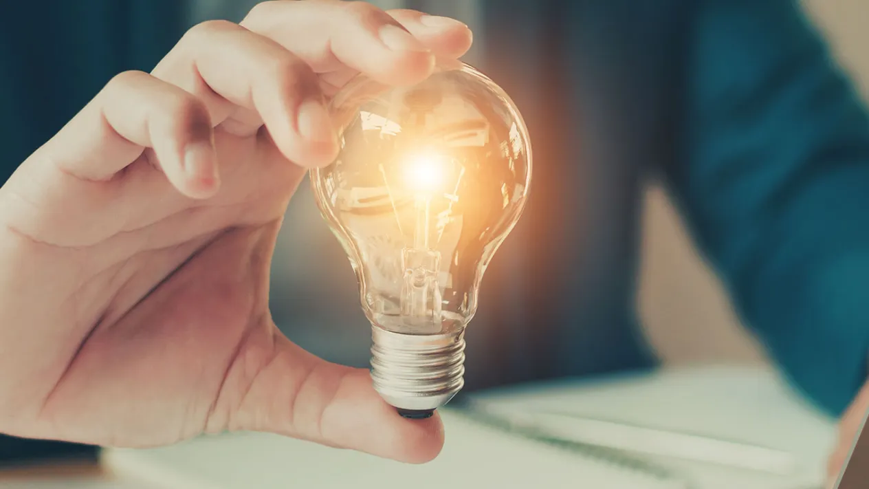 Glühbirne (Foto: unbekannt) Glühbirne (Foto: unbekannt)