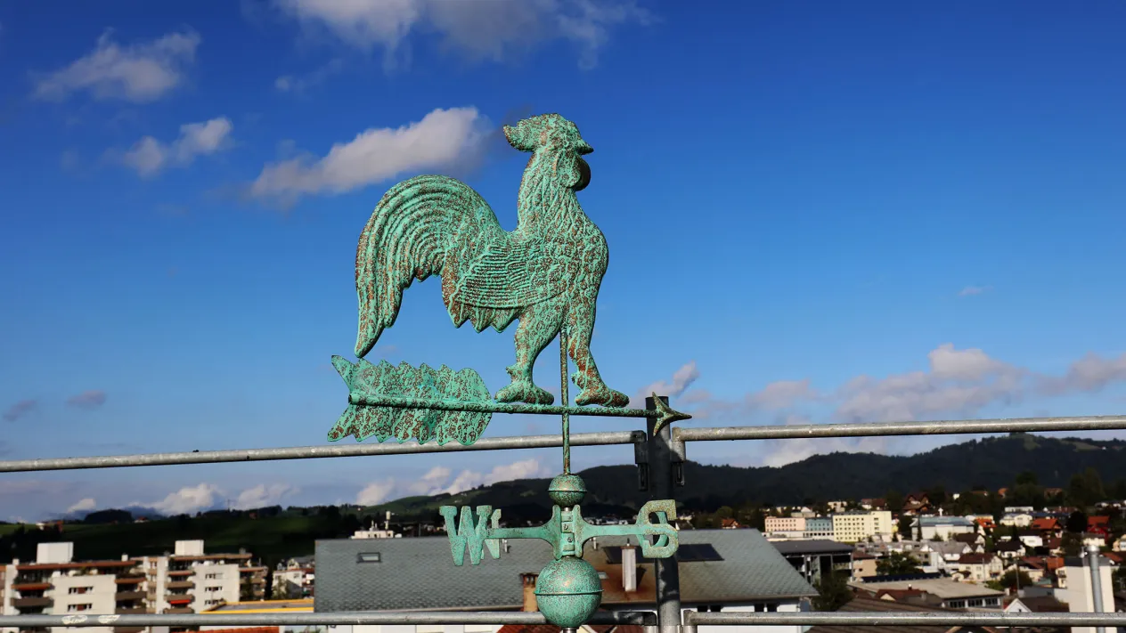 Hahn_Kirchturm_Himmel (Foto: Stefan Meyer) Hahn_Kirchturm_Himmel (Foto: Stefan Meyer)