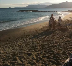 Borgio am Strand (Foto: Urs Jäger) Borgio am Strand (Foto: Urs Jäger)