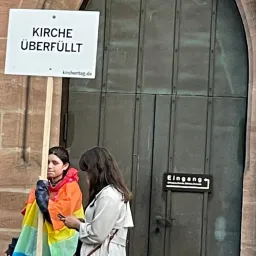 Kirche überfüllt (Foto: Barbara Hubele) Kirche überfüllt (Foto: Barbara Hubele)