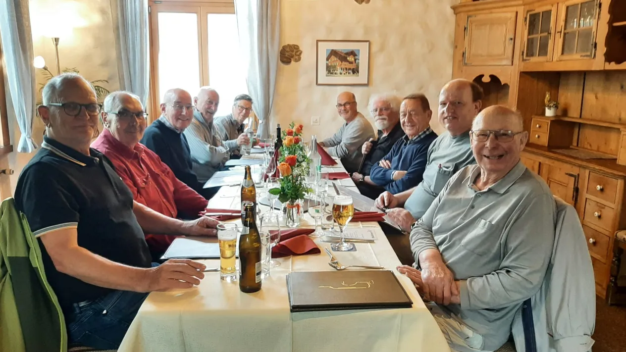 Männerstammreise Niesen 2023 (Foto: Fritz Lengacher) Männerstammreise Niesen 2023 (Foto: Fritz Lengacher)