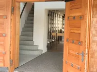 EinsKirchetüroffenmTextbreitklein (Foto: Gemeinde Mitglied) EinsKirchetüroffenmTextbreitklein (Foto: Gemeinde Mitglied)